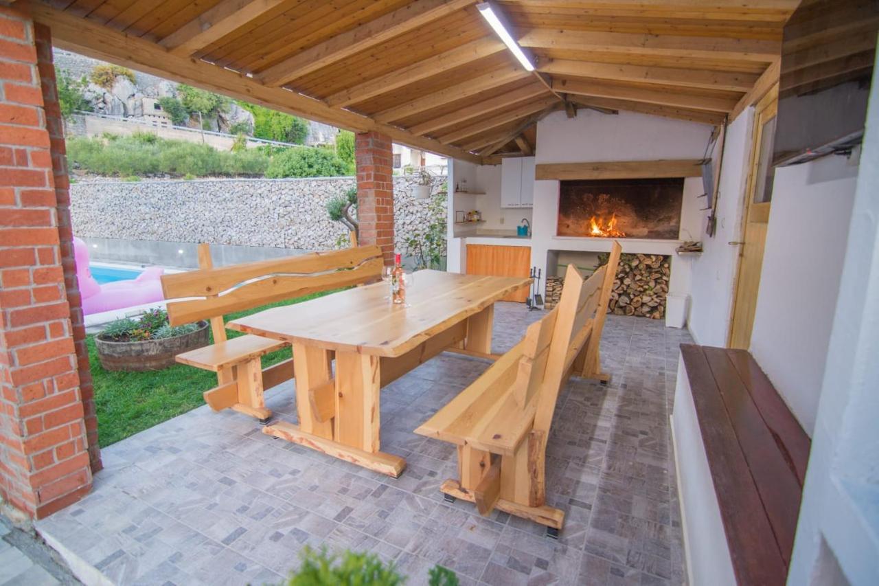 Village Holiday Apartman With Heated Pool Maslina Kostanje 外观 照片