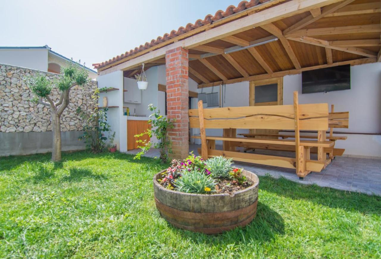 Village Holiday Apartman With Heated Pool Maslina Kostanje 外观 照片