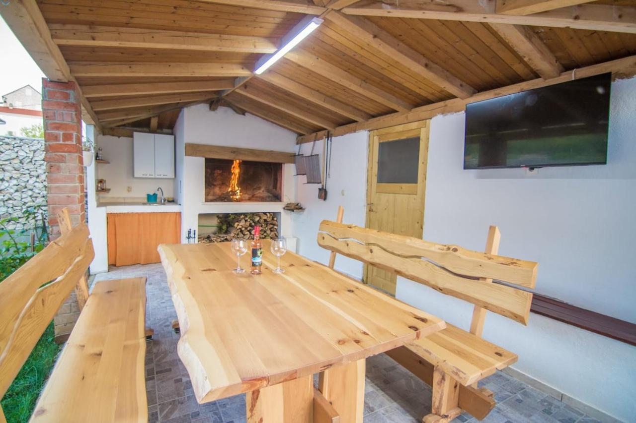 Village Holiday Apartman With Heated Pool Maslina Kostanje 外观 照片