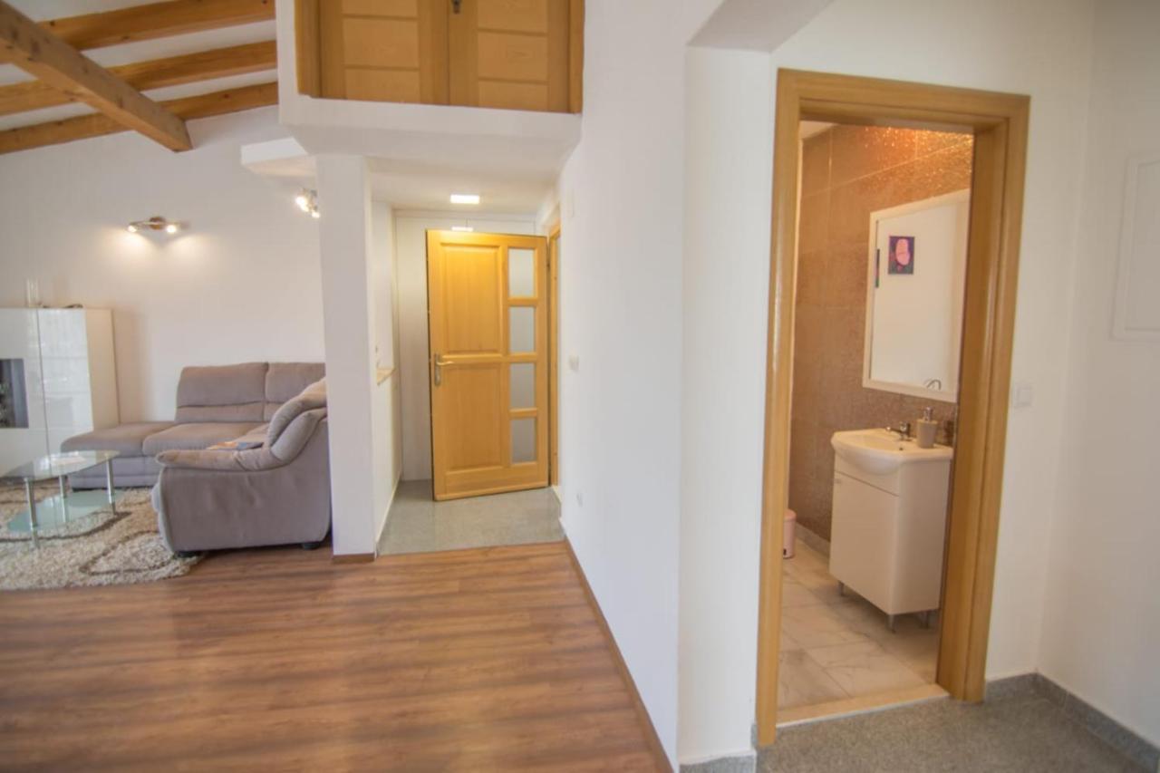 Village Holiday Apartman With Heated Pool Maslina Kostanje 外观 照片