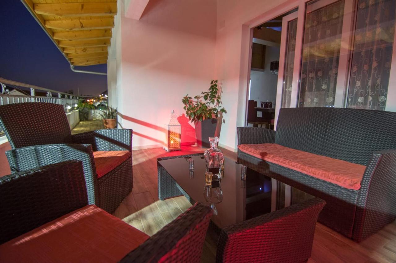 Village Holiday Apartman With Heated Pool Maslina Kostanje 外观 照片