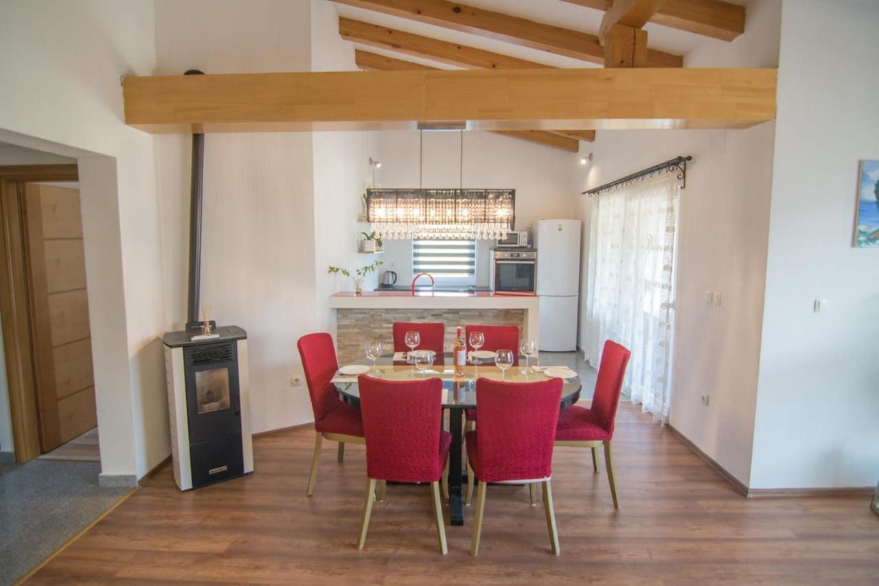 Village Holiday Apartman With Heated Pool Maslina Kostanje 外观 照片