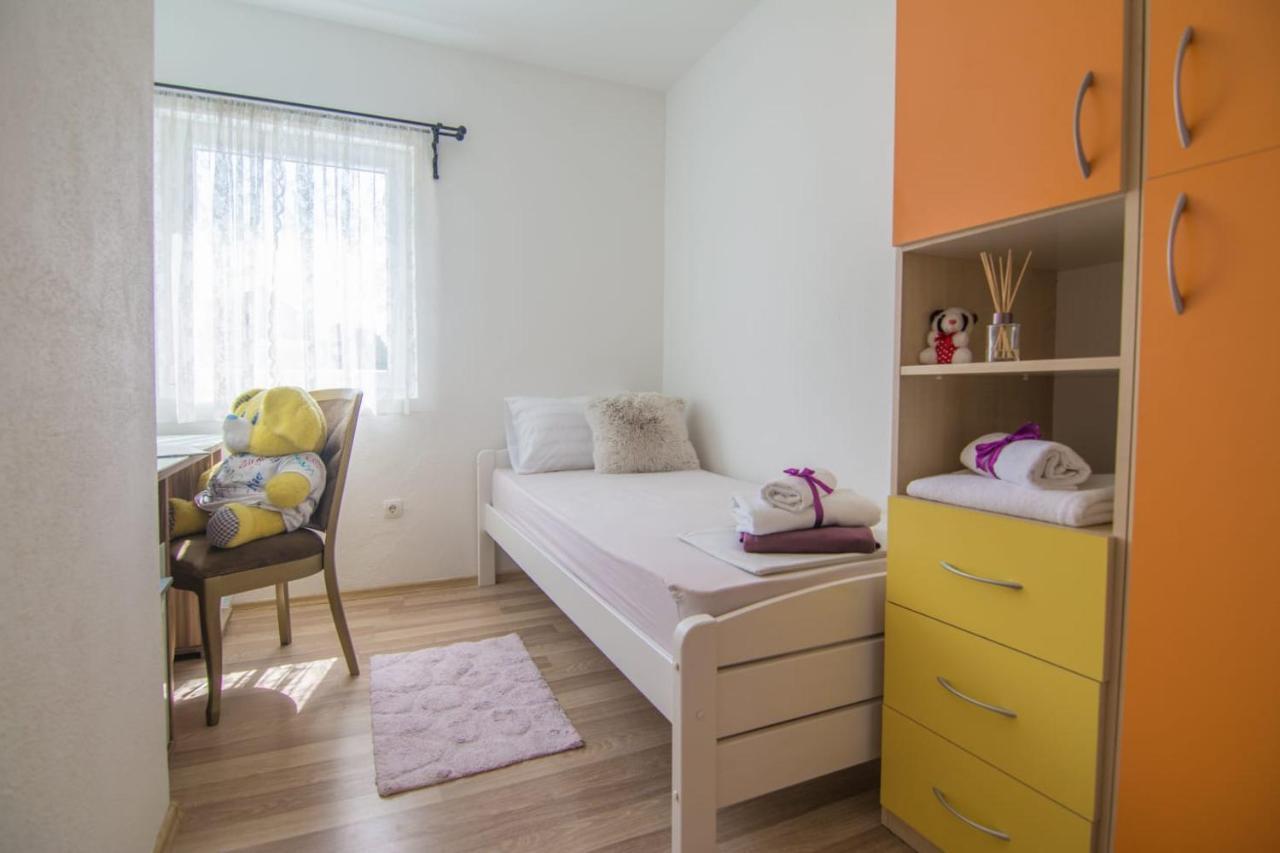 Village Holiday Apartman With Heated Pool Maslina Kostanje 外观 照片