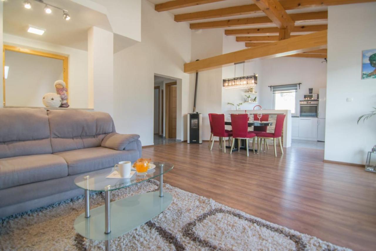Village Holiday Apartman With Heated Pool Maslina Kostanje 外观 照片