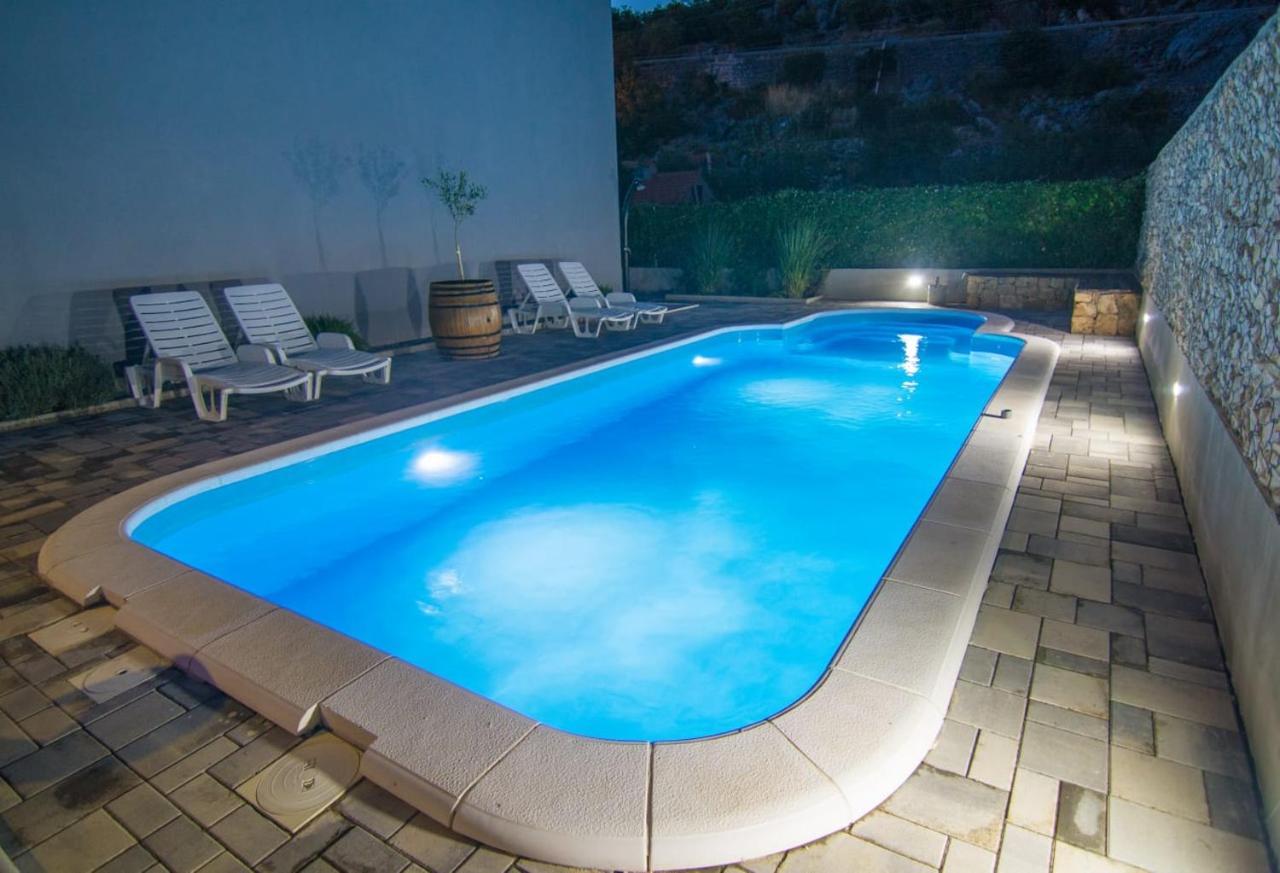 Village Holiday Apartman With Heated Pool Maslina Kostanje 外观 照片
