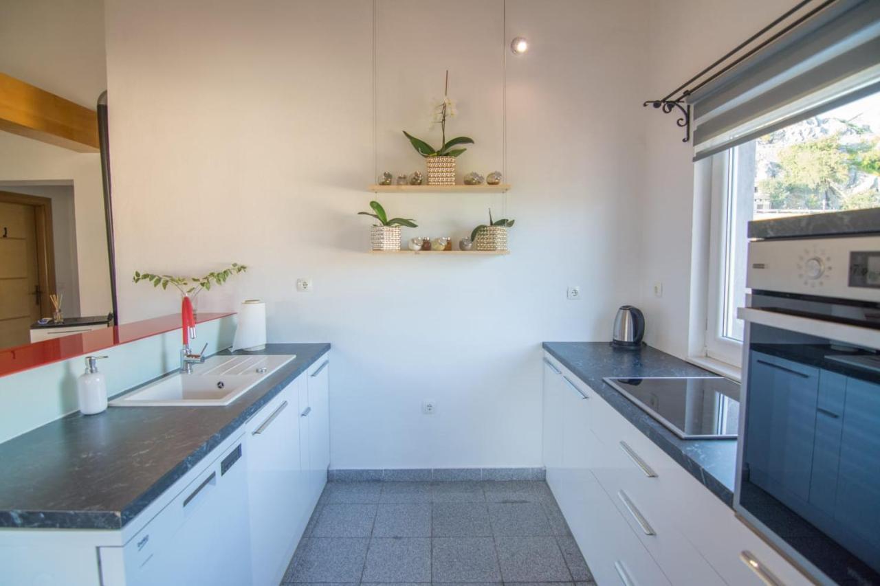 Village Holiday Apartman With Heated Pool Maslina Kostanje 外观 照片