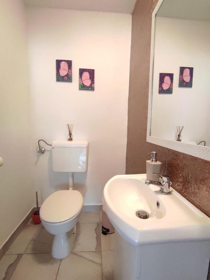 Village Holiday Apartman With Heated Pool Maslina Kostanje 外观 照片