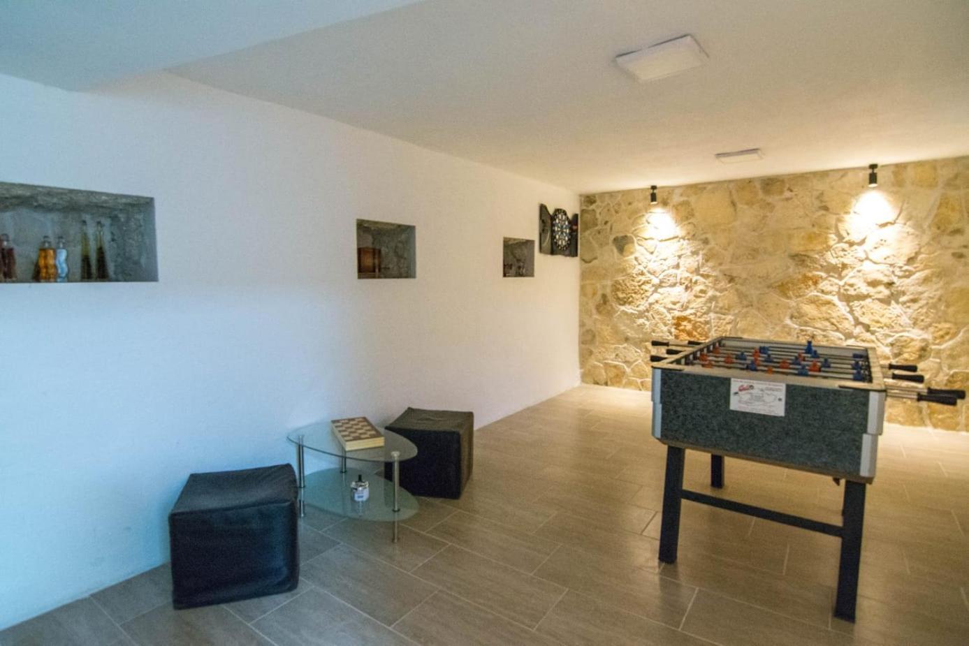 Village Holiday Apartman With Heated Pool Maslina Kostanje 外观 照片